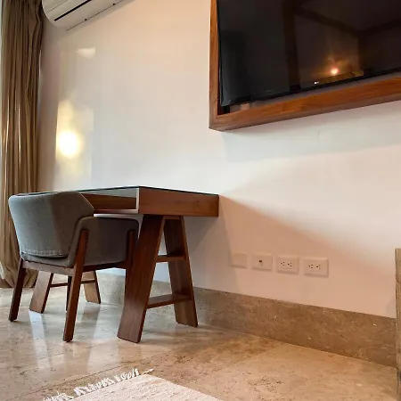 Omara Apartment *