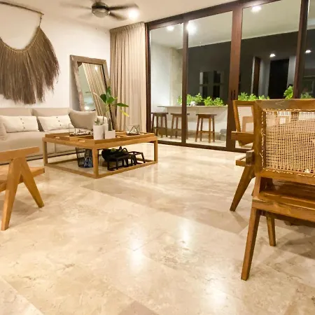 Omara Apartment *