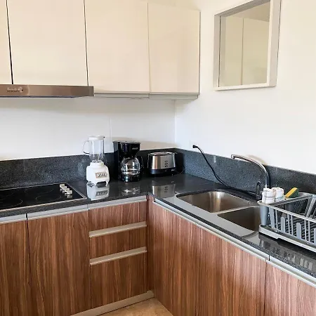 Omara Apartment *