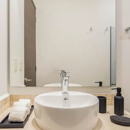 Quiet 2br In With Pool Spacious Patio Gym Apartamento