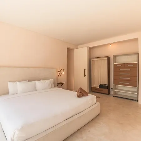 Luum Zama Private Pool, Chef, Mins To Beach Apartment