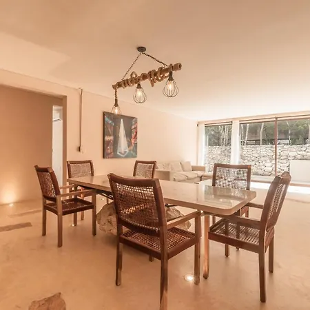 Luum Zama Private Pool, Chef, Mins To Beach Apartment