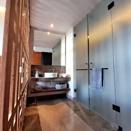 Loro 407 Apartment