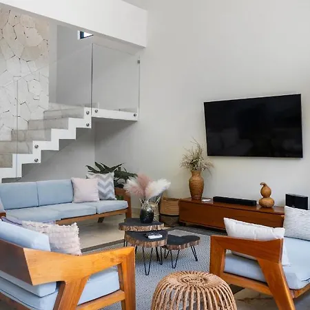 Villa Spectacular 4br Style With Concierge And Secluded Pool
