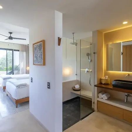 Ave Del Paraiso Ph - 3-bedrooms And A Pool