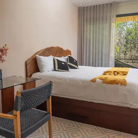 Ave Del Paraiso Ph - 3-bedrooms And A Pool