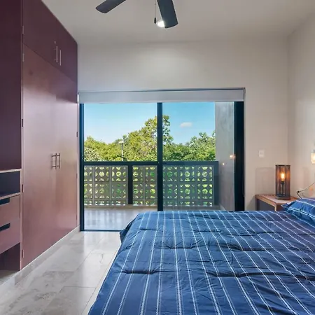 Apartment Hideaway With Penthouse Pool And Jungle *