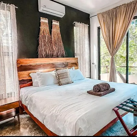 Enchanting Jungle Escape 1 Bd + Concierge Hotel