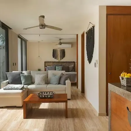 Apartment Private Swim Up Pool.near Beach&town.60mb Fiber