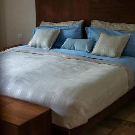 Tropical Elegance: Luxurious With Pool View Apartment *
