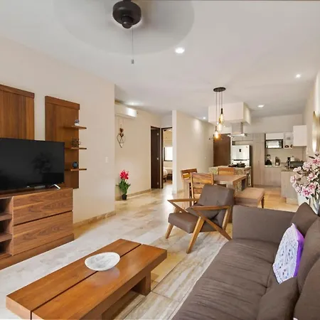 Apartment Tropical Elegance: Luxurious With Pool View