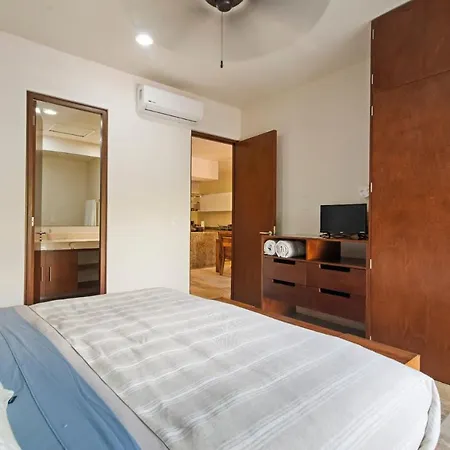 Apartment Tropical Elegance: Luxurious With Pool View