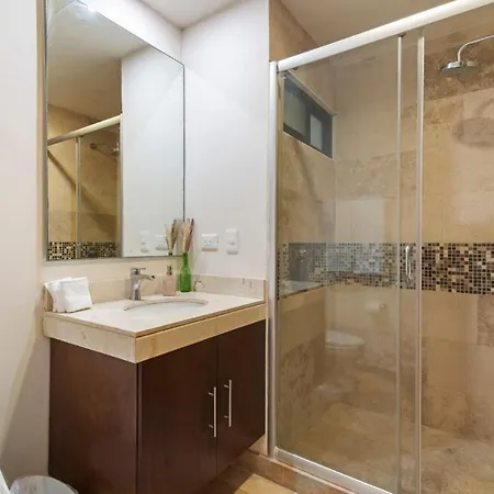 Tropical Elegance: Luxurious With Pool View Apartment
