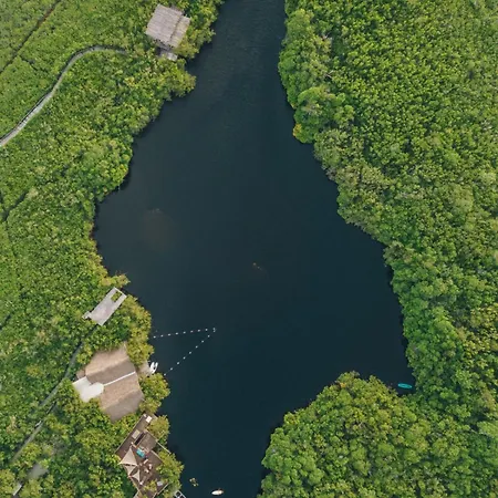 Uman Glamping & Cenote *