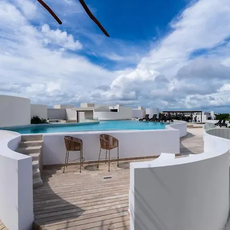 Hunab Kah Serene Rooftop Pool *