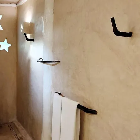 Hotel Estrellas - Located At The Party Zone