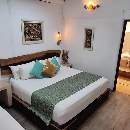 Hotel Estrellas - Located At The Party Zone 4*