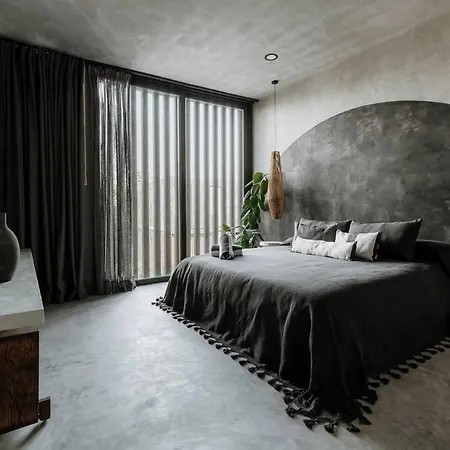 Mar Y Miel Noir Modern * Tulum