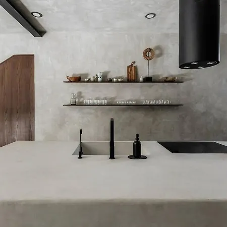 Mar Y Miel Noir Modern Apartment