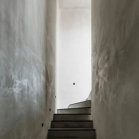 Mar Y Miel Noir Modern Apartment
