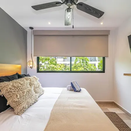 Holiday home 2 Bd With Private Balcony, Pool View, Gym *