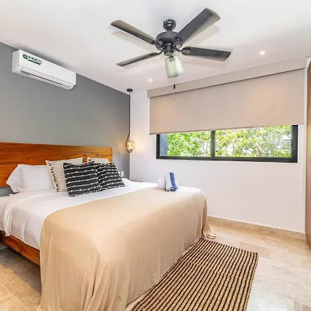 Holiday home 2 Bd With Private Balcony, Pool View, Gym *