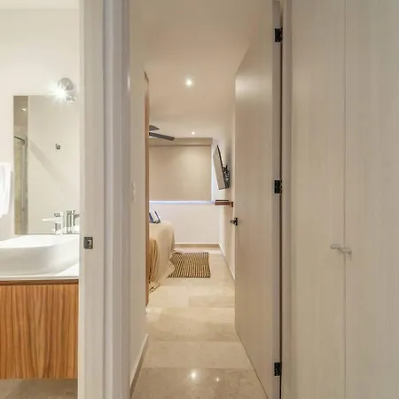 Holiday home 2 Bd With Private Balcony, Pool View, Gym