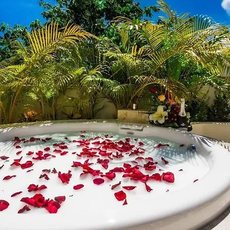 Jungle Paradise Ph W/ Private Terrace & 2 Jacuzzis Holiday home *