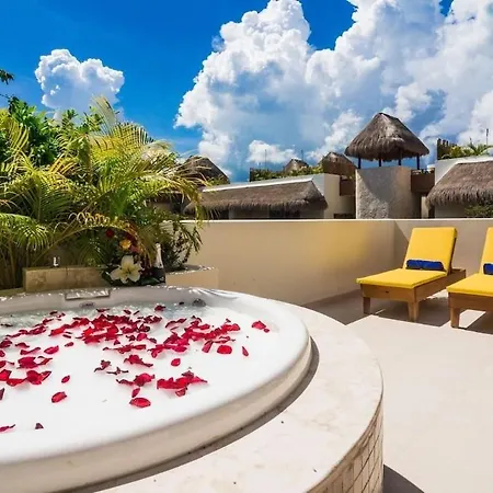 Jungle Paradise Ph W/ Private Terrace & 2 Jacuzzis Holiday home *