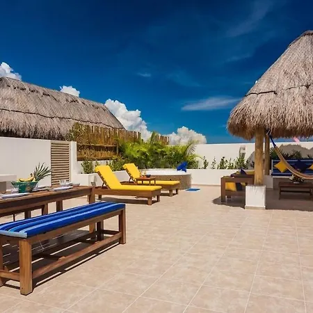 Jungle Paradise Ph W/ Private Terrace & 2 Jacuzzis Holiday home