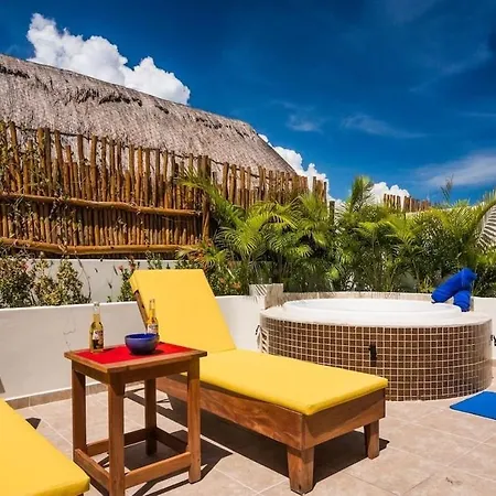 Jungle Paradise Ph W/ Private Terrace & 2 Jacuzzis Holiday home *