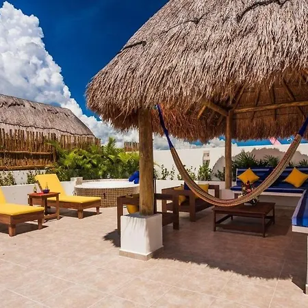 Jungle Paradise Ph W/ Private Terrace & 2 Jacuzzis Holiday home *