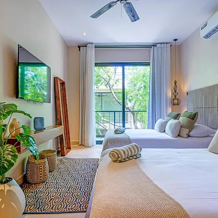 Chen Luum Penthouse 301 *
