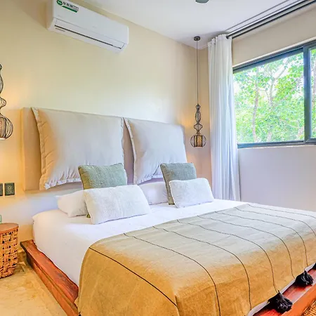 Chen Luum Penthouse 301 *