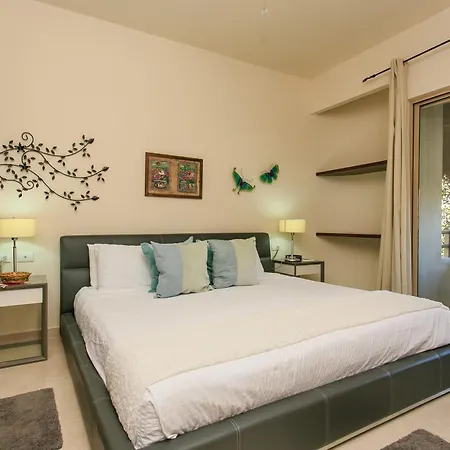 Luzera - With Ample Private Roof & Jacuzzi & Bbq Apartment *