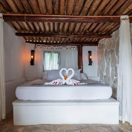 Casa Aakbal Private Fron Sea Location