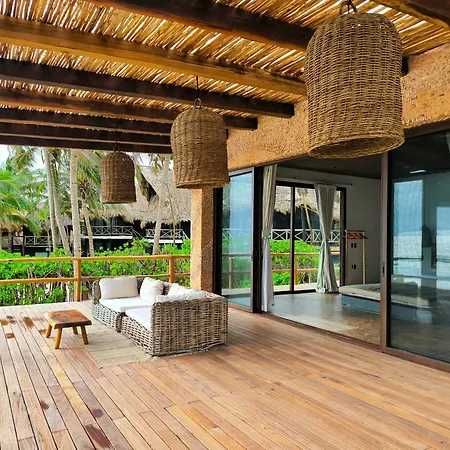 Casa Aakbal Private Fron Sea Location