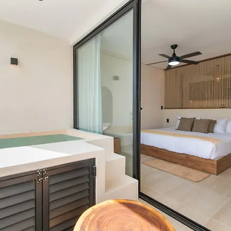 Spacious Jungle Retreat Near Beaches & Zone
