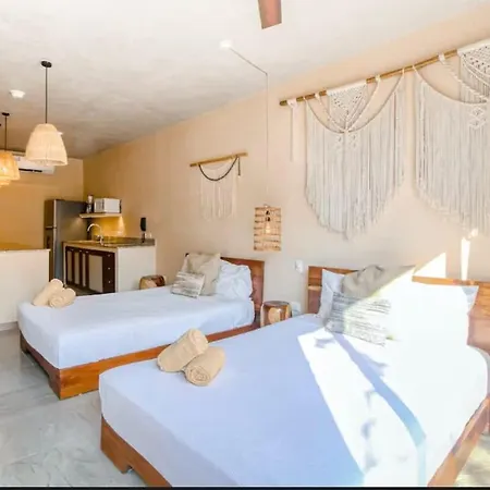 Center Family Double Four Guest With Free Parking Pool Ac Kitchenette Near Apartment