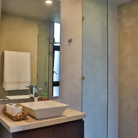 Apartment Quiet 4br Townhouse With Private Pool, Roof, Patio *