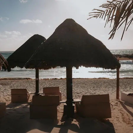Niken Beachfront Hotel 4*