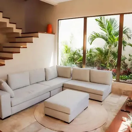 Stunning 4br Tropical Chic With Private Pool Garden & Modern Comforts