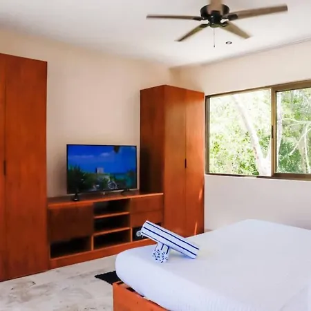 Stunning 4br Tropical Chic With Private Pool Garden & Modern Comforts Villa