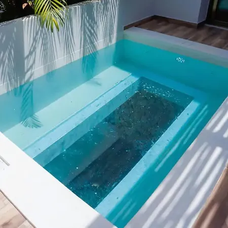 Villa Stunning 4br Tropical Chic With Private Pool Garden & Modern Comforts *