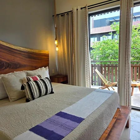 1br - Sea View Rooftop Pools Steps To & Jaguar Park Apartment *