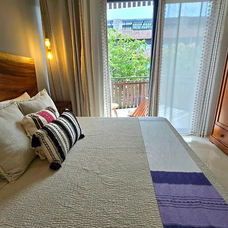 1br - Sea View Rooftop Pools Steps To & Jaguar Park Apartment *