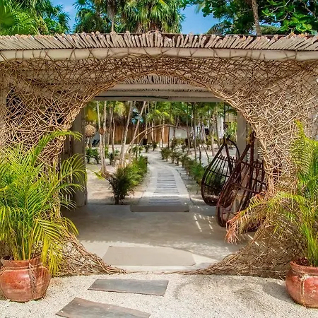 Hotel Amigos Boutique 4*