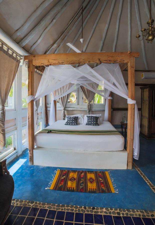 Hotel Lamar Front And Pool 3*