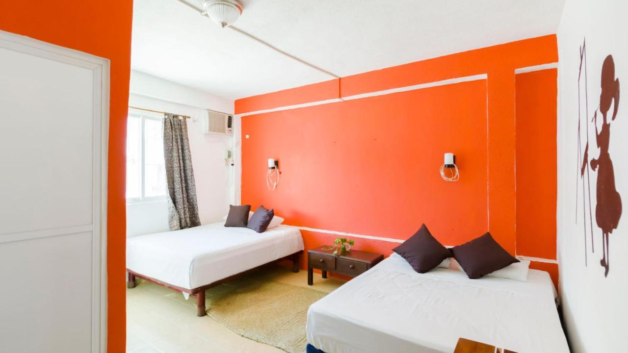 Weary Traveler Hostel *