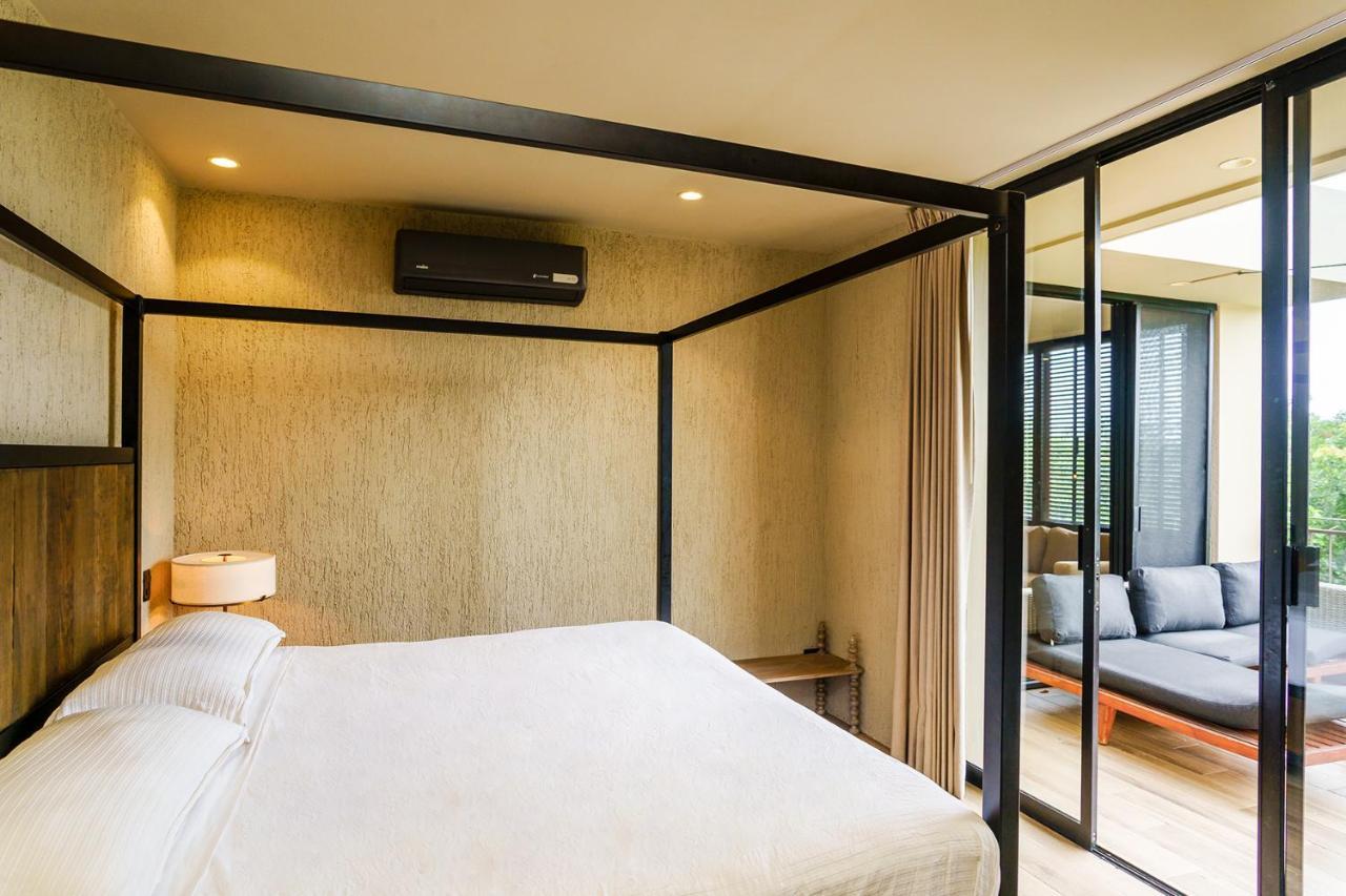 Private Plunge Pool, Art, Spa, Pool With Cabanas Apartment
